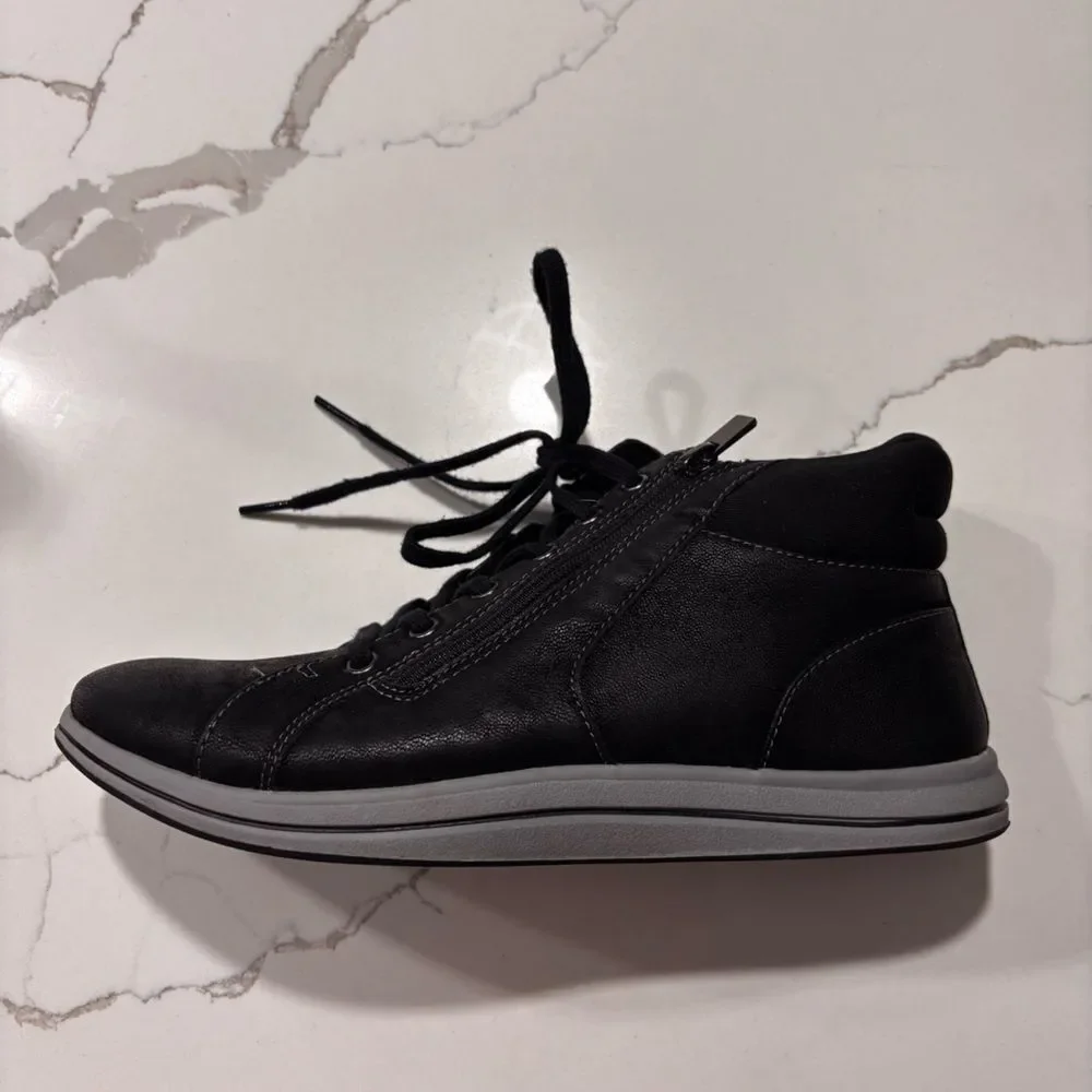 Clarks | Women's Breeze Glide Lace-Up Zip Cloudsteppers Sneakers Black Size 8.5